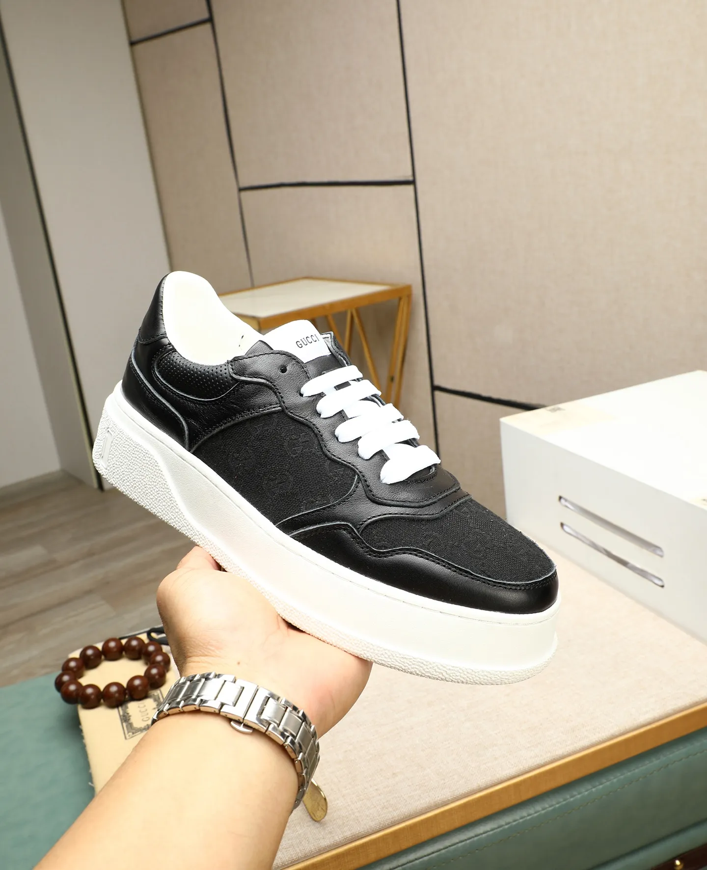 Men's shoes 💰400 GUCCI🔍🔍The latest models are on sale at the same time at the counter. Original calfskin imported from Italy, genuine leather lining, (high-end, extravagant, and classy) with exquisite workmanship. Soles: Original soles specially provided by the original factory. ⚠Exclusive double-layer movable molded soles are super comfortable⚠. Photos of the real thing🎬The real thing is better🔍🔍"High quality·Follow the order" Code number 38-44